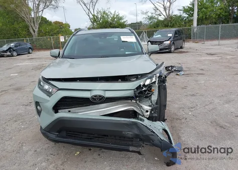 2019 Toyota Rav4 Xle z USA, uszkodzony, nr VIN 2T3W1RFV0KW052550